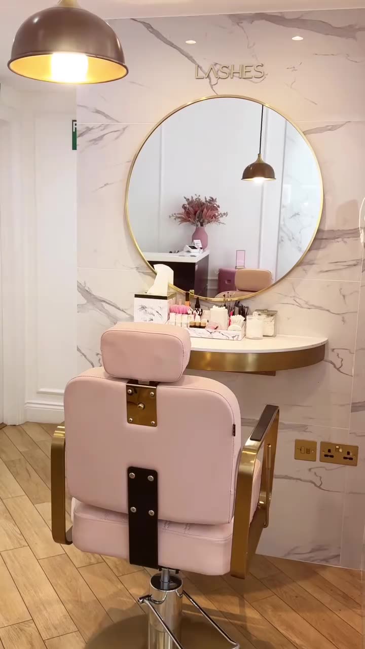 Lash station with a pink chair and a round mirror